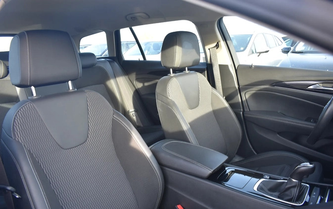 Opel Insignia cena 61100 przebieg: 59219, rok produkcji 2019 z Gryfino małe 562